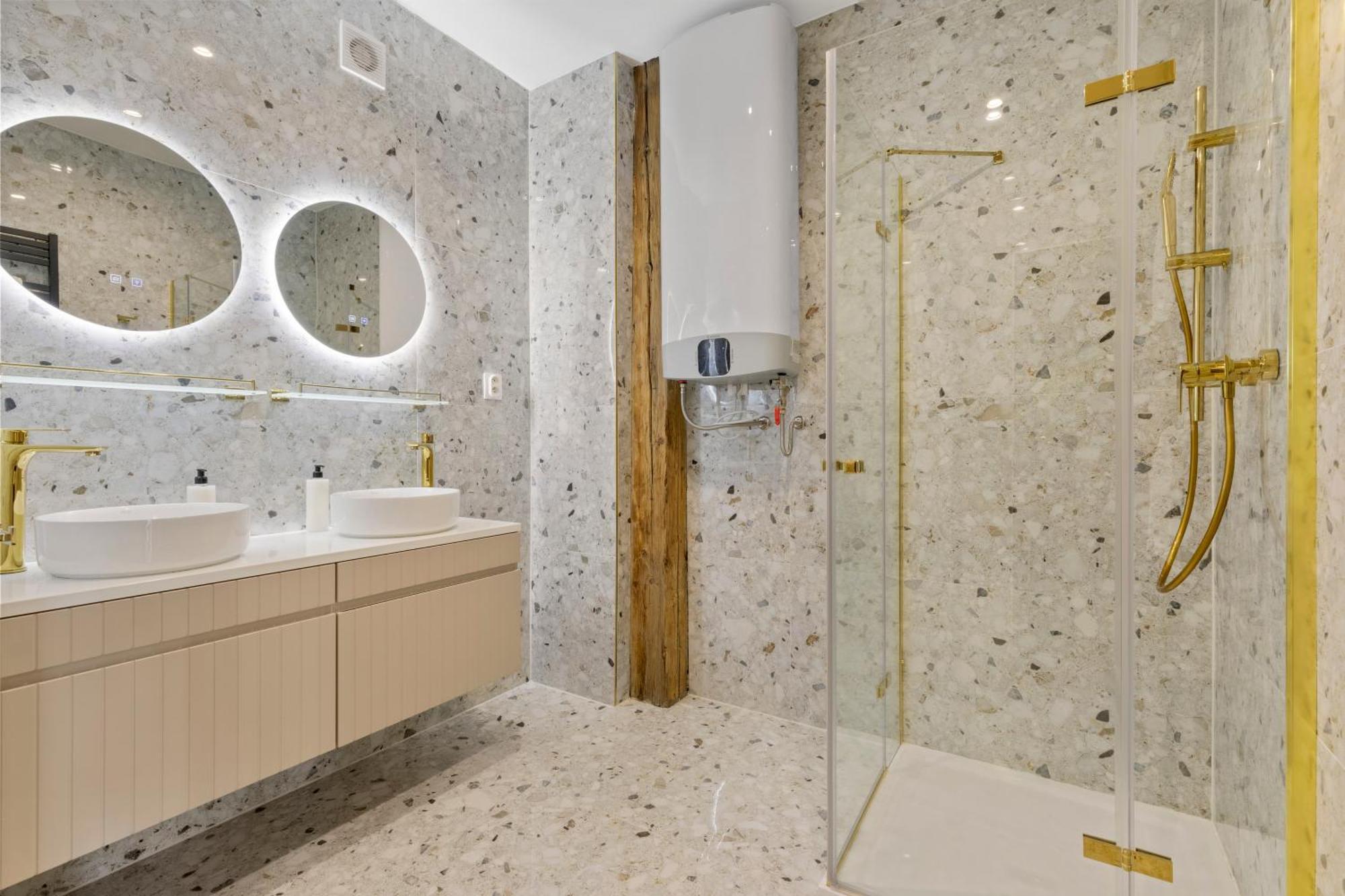Lam Mockingbird - Terrace - Ac Appartement Bratislava Buitenkant foto
